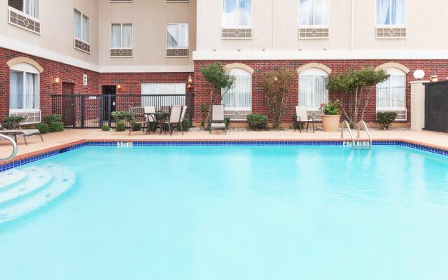Holiday Inn Express And Suites by IHG