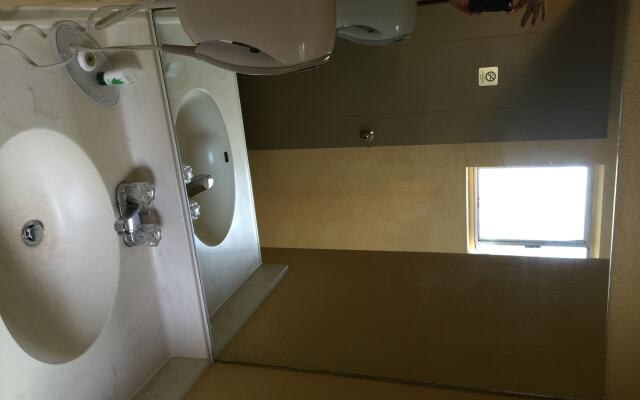 University Manor Inn