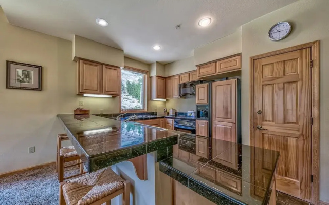 SC102 SnowCrest - 2 Br Condo