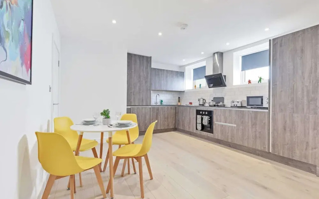 Right On : Bright On Apartment 1G | By My Getaways