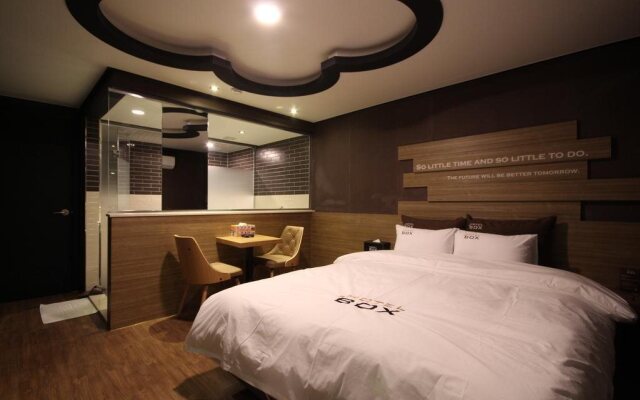 Box Hotel