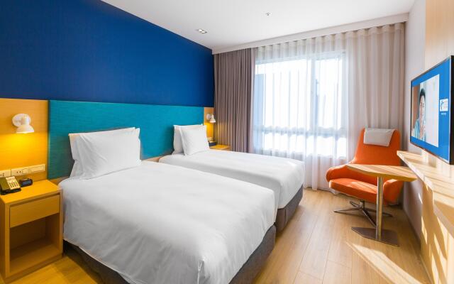 Holiday Inn Express Taichung Fengchia by IHG