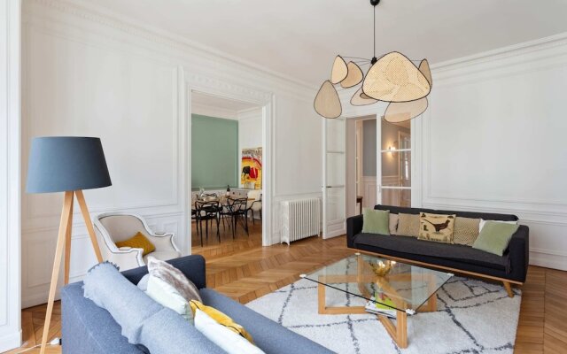 Luxury and Spacious Apartment in the Heart of Paris