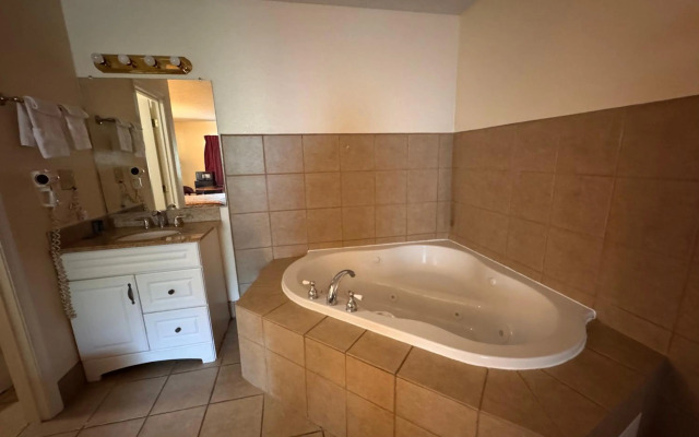 Whispering Pines by Hotel O Whitestone VA