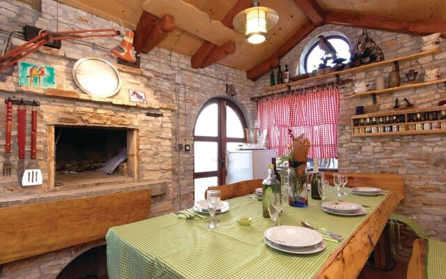 Stunning Home in Pula With Wifi and 2 Bedrooms