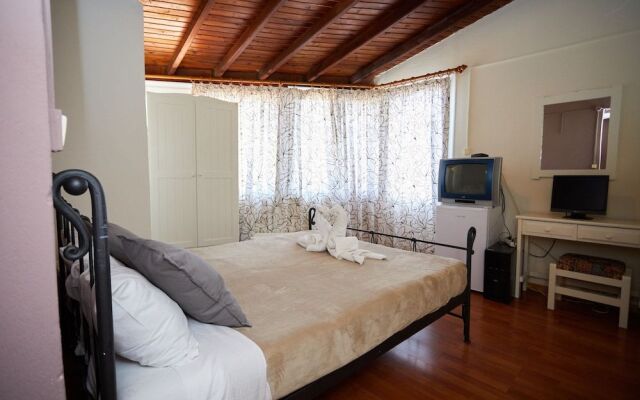 Aegean Sea Rooms And Suites