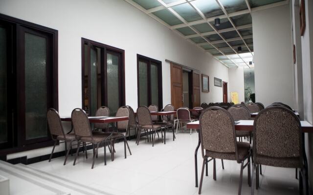 RedDoorz Plus near Bandung Indah Plaza