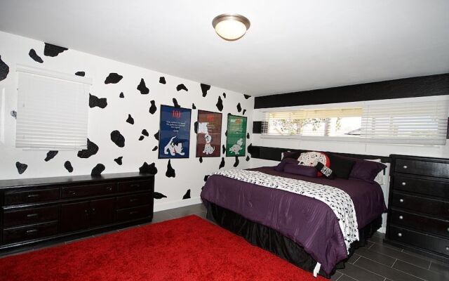 Mickey's House 6 Bedrooms 3 Bathrooms Home