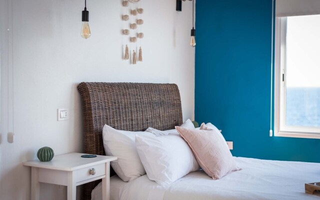 Luminous Loft Apt. ¨above¨ the Atlantic Ocean