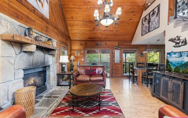 Cherokee Winds 2 Bedroom Cabin by RedAwning