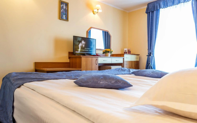 Saint George Hotel & Medical Spa