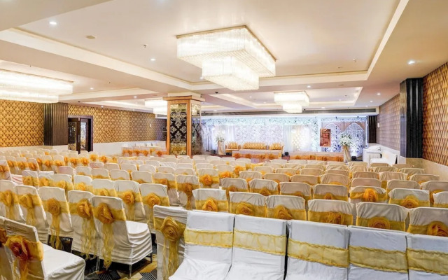 Super Townhouse PBG Mall Vashi