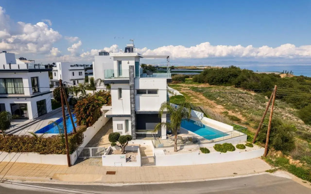 Seaside Luxury Villa