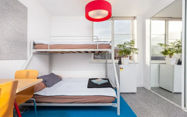 HENRIETTA, Carlton Studio Apartment