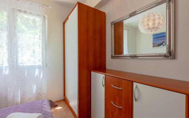 Nice Home in Prigradica With Wifi and 2 Bedrooms