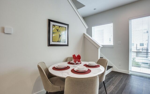 Upscale 2 bedroom Dallas TownHome