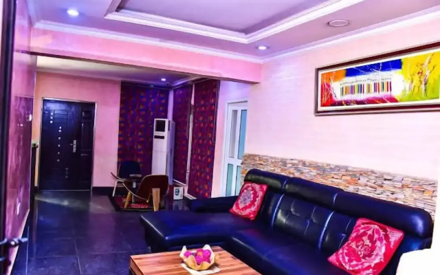Candow Hotel