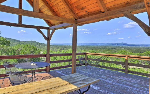 Quiet Utopia Cabin w/ Deck & Mountain Views!