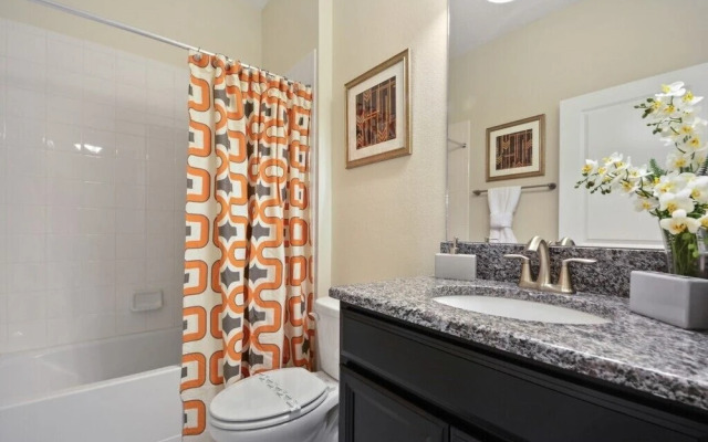 Amazing 5 Bedroom Home With Private Pool Home