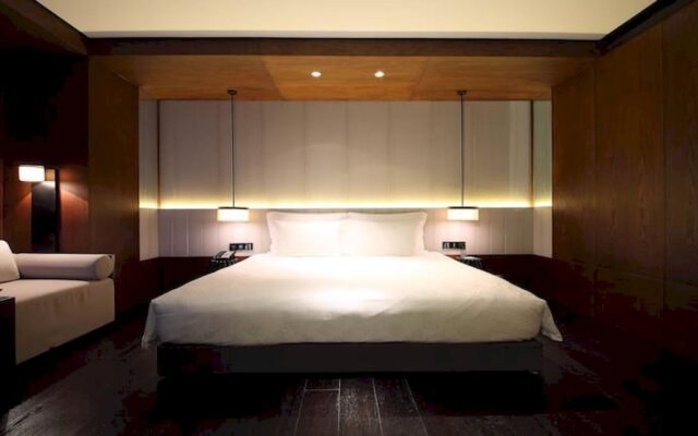 Bay Breeze Hotel