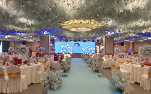 Vienna International Hotel (Guigang Guest World Plaza Gangnan Center)