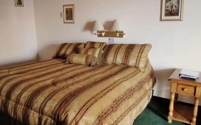 Going-To-The-Sun Inn & Suites