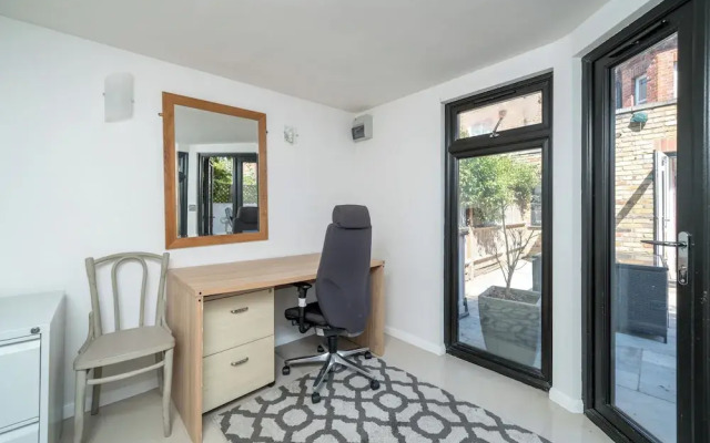 2Bedroom flat with garden in Battersea
