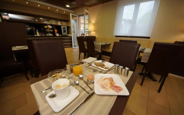 Hotel Clarin 14 by Dori