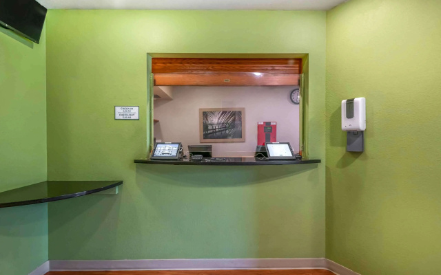 Extended Stay America Select Suites - Lake Worth