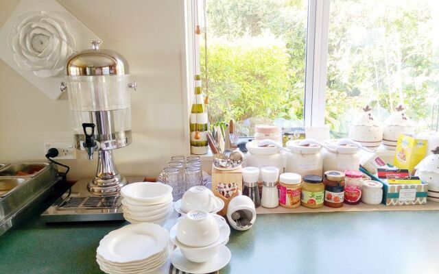 Foodora Lake View Bed & Breakfast