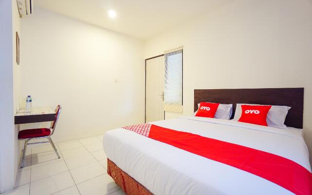 Super OYO 1838 COZY Home