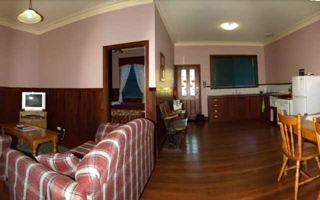 Pemberton Old Picture Theatre Holiday Apartments