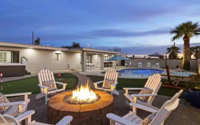 Desert Willow Pool Spa Firepit Putting Green