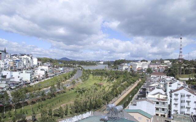 Hoang Minh Chau Ba Trieu Hotel