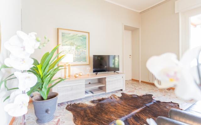 Villa Bianca - Front Lake Pool