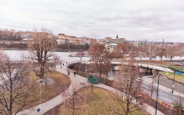 Exclusive Riverside Apartment In Heart Of Prague