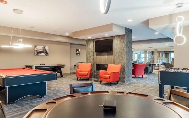 Bright Stylish 2BR Apt in Oak Brook