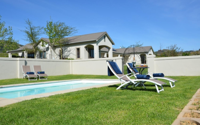 Under Oaks Guesthouse