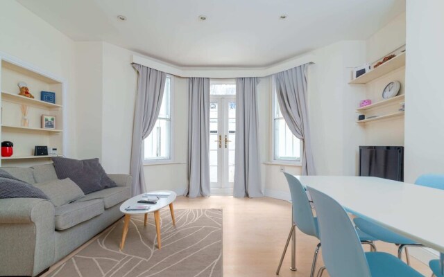 Homely Apartment near Olympia by GuestReady