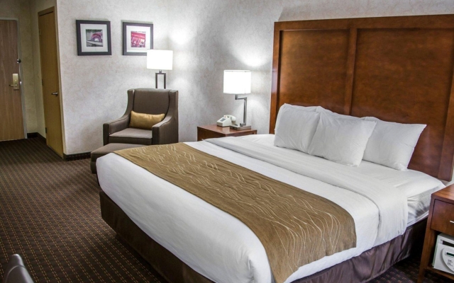 Quality Inn & Suites Des Moines - Merle Hay Road