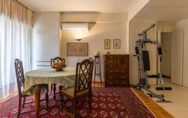 Art Deco Spacious Appartment close to centre