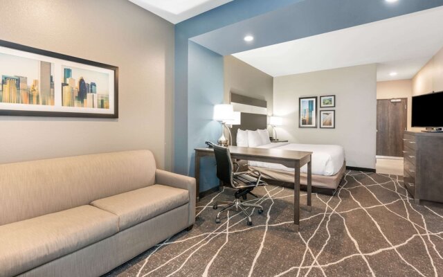 La Quinta Inn and Suites by Wyndham Houston Spring South