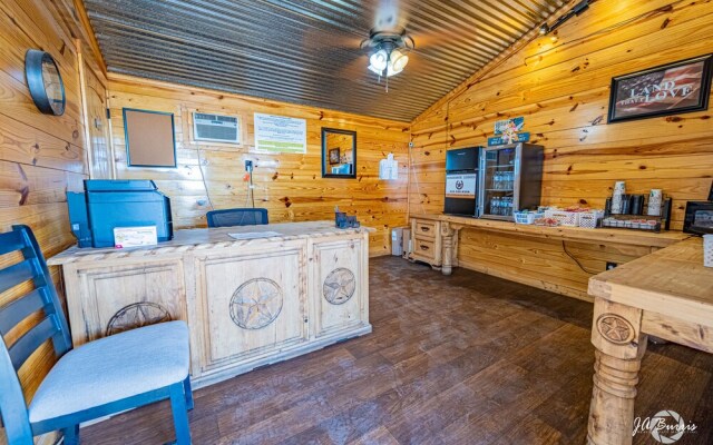 Horseshoe Lodges Cabins & RV Park