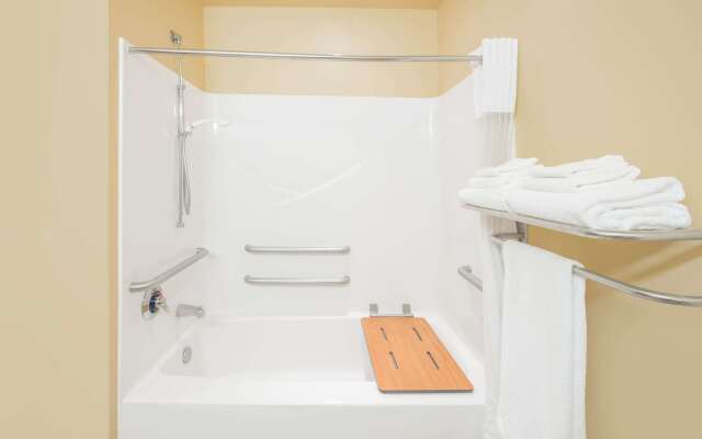 Microtel Inn & Suites by Wyndham Quincy Downtown/River Area