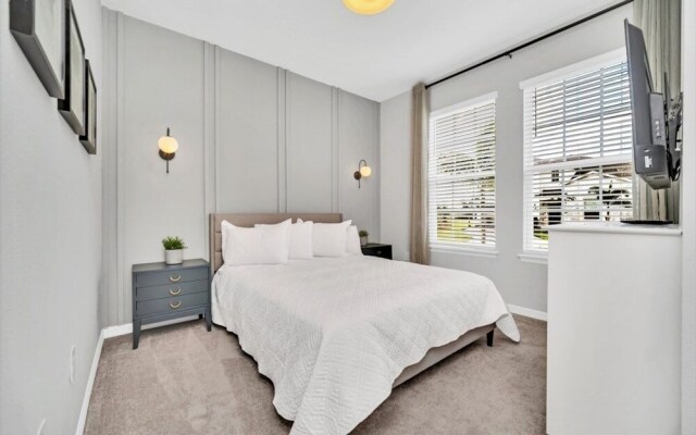 2089elcir 8 Bedroom Villa by RedAwning