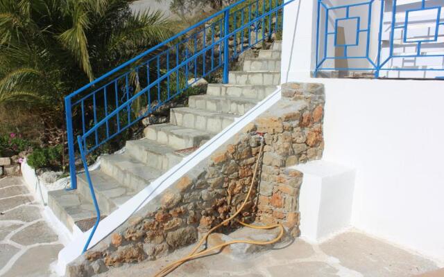 Aaron Studios Apartments