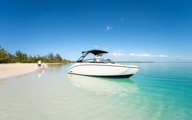 Family Beachside Villa With Hotel Amenities v7