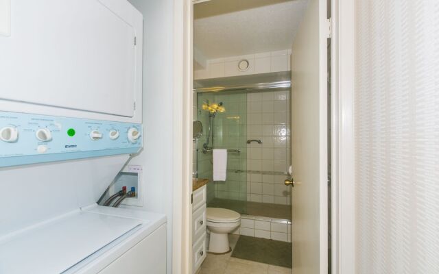 Spacious Condos with Private Balcony at Discovery Bay - Free Wifi, Near Beaches!