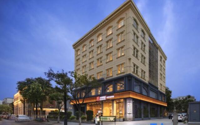 Qianna Hotel (Zhengzhou Erqi Square Dennis David City)