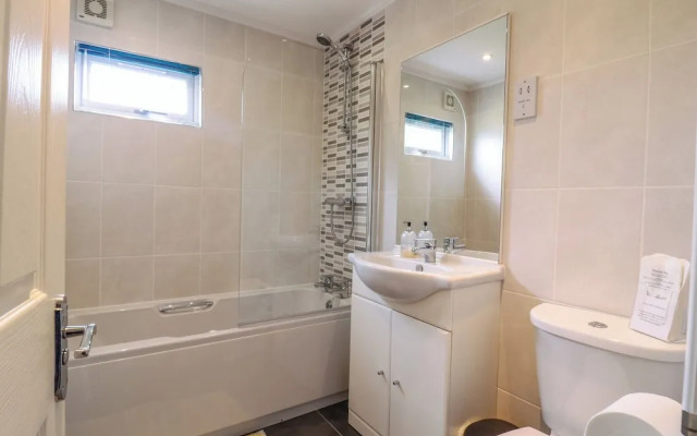 Owls Retreat, Lodge 11